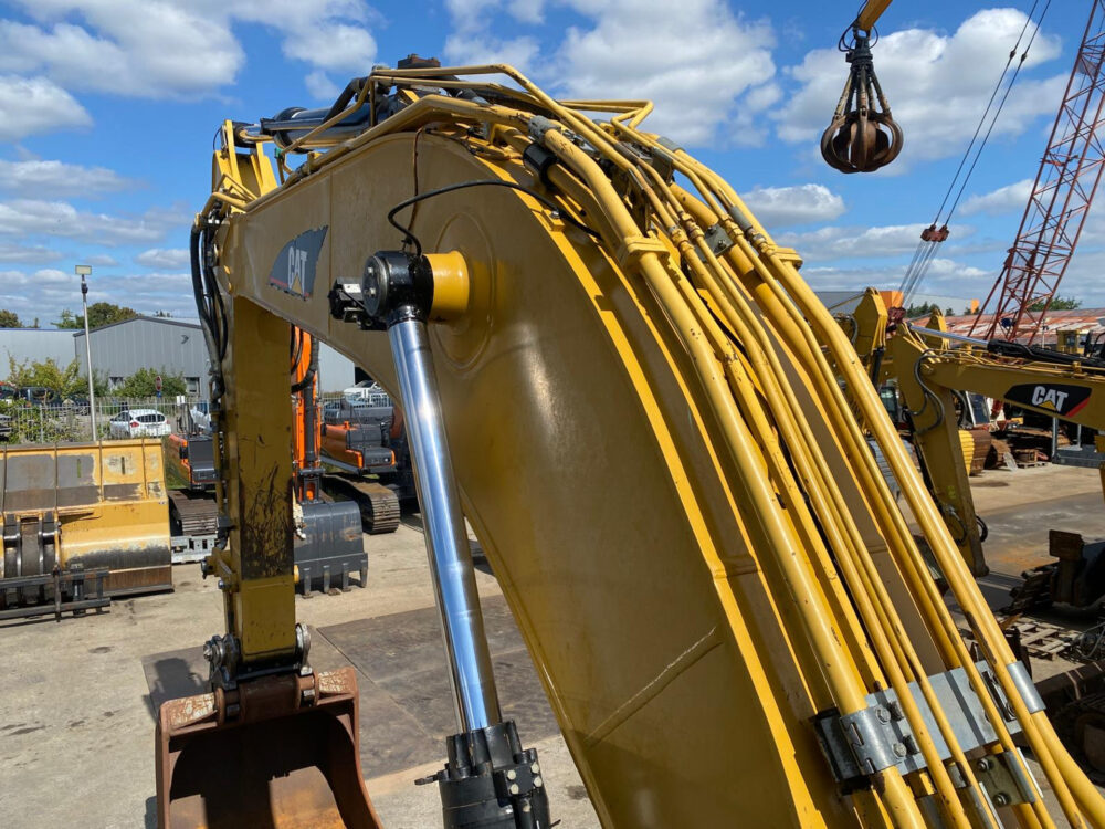 caterpillar-330-d-crawler-excavator