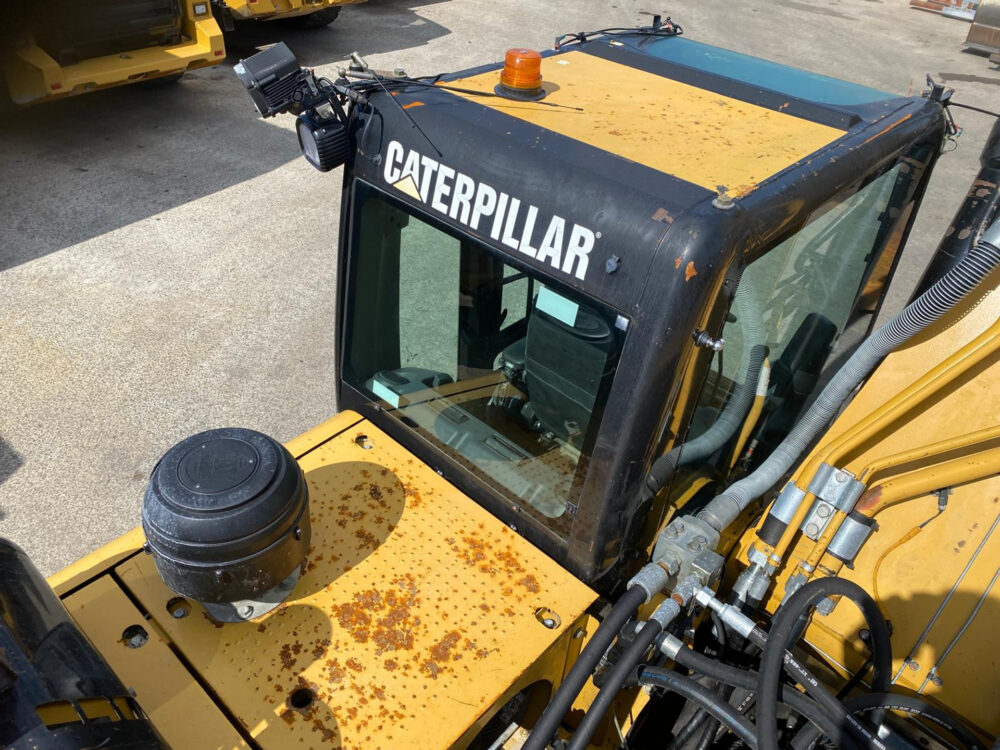 caterpillar-330-d-crawler-excavator
