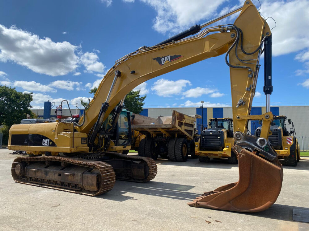 caterpillar-330-d-crawler-excavator