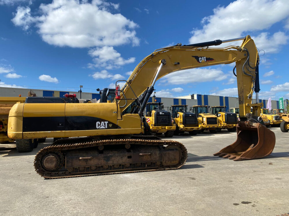 caterpillar-330-d-crawler-excavator