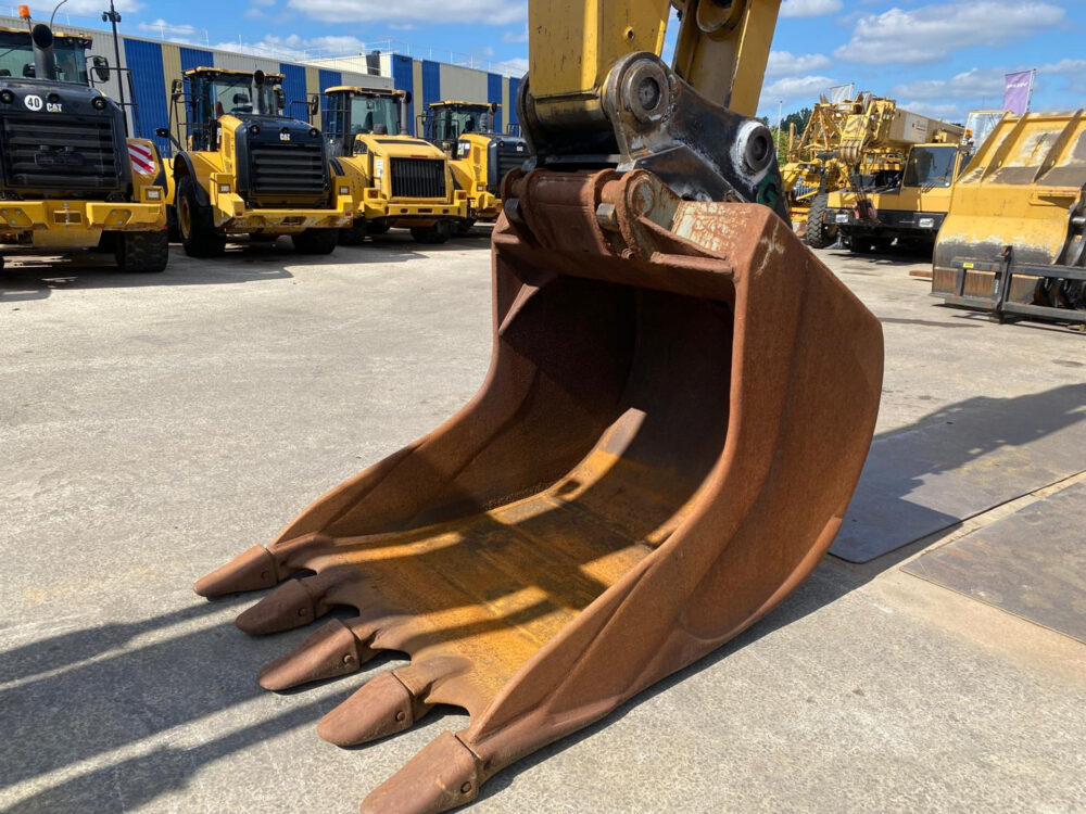 caterpillar-330-d-crawler-excavator