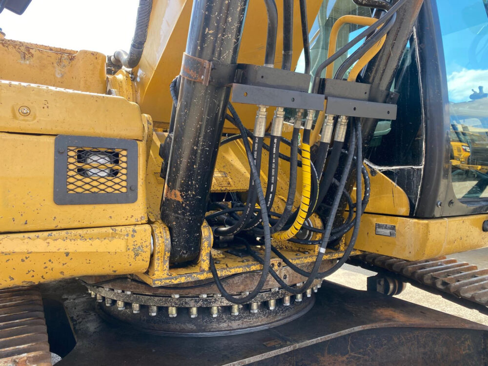caterpillar-330-d-crawler-excavator