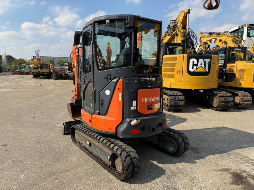 hitachi-zx33u-5a-clr-minigraafmachine