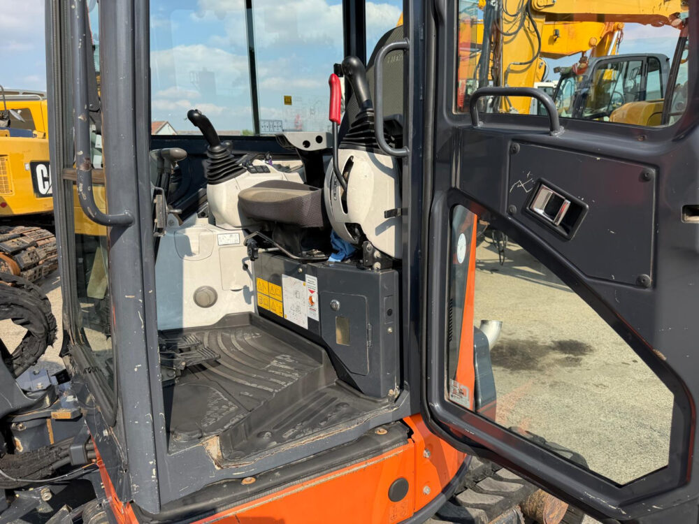 hitachi-zx33u-5a-clr-minigraafmachine