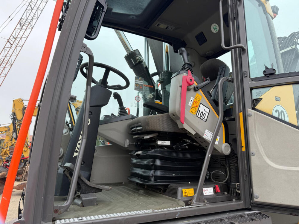 volvo-ew-160e-mobiele-graafmachine