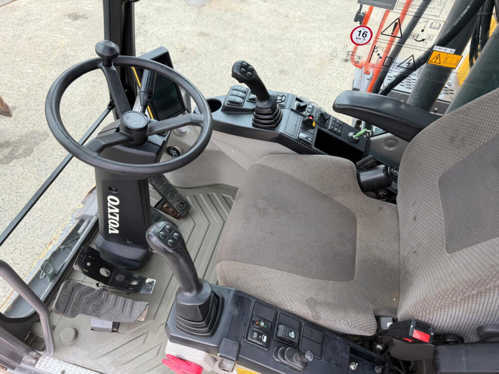 volvo-ew-160e-mobiele-graafmachine