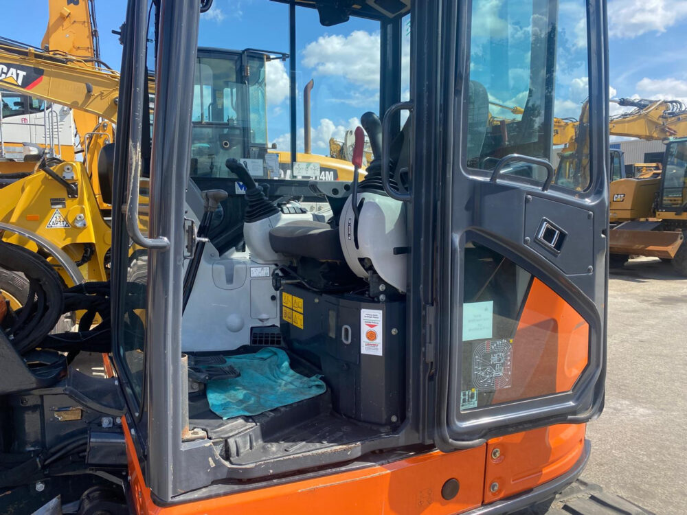 hitachi-zx65usb-5a-clr-minigraafmachine