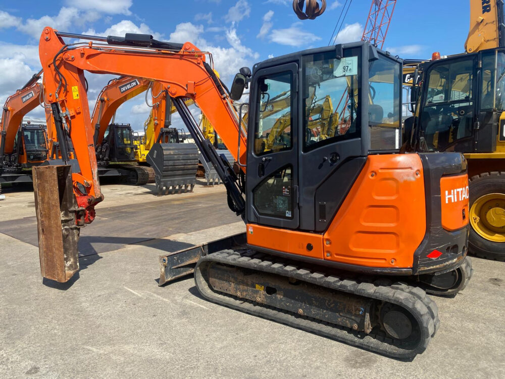 hitachi-zx65usb-5a-clr-minigraafmachine