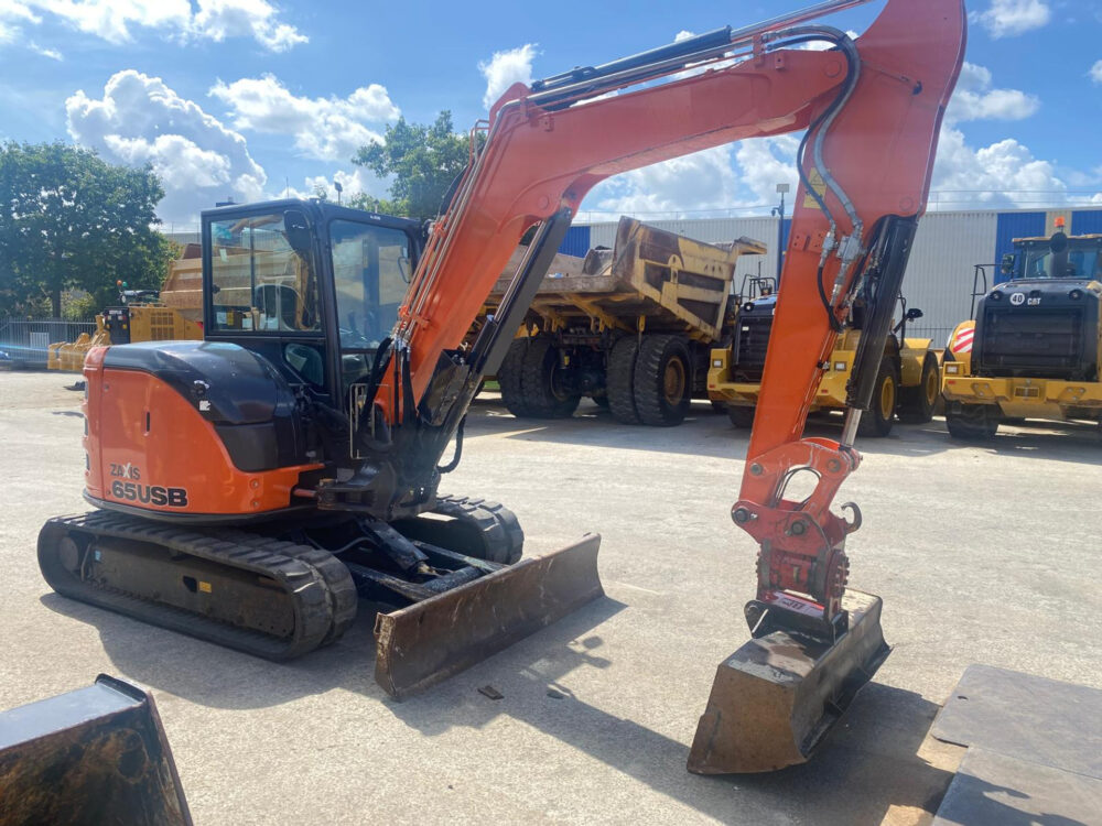 hitachi-zx65usb-5a-clr-minigraafmachine
