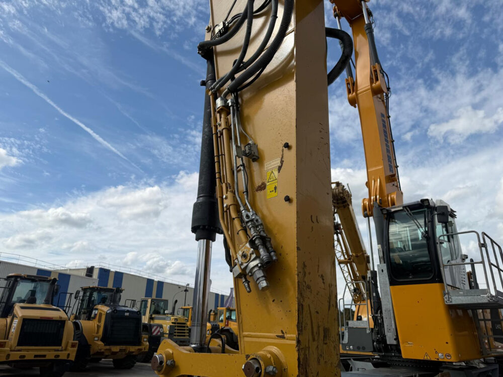 caterpillar-324-e-rupsgraafmachine-2