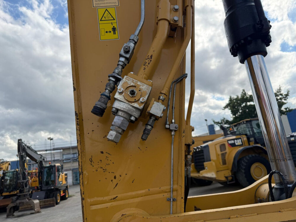 caterpillar-324-e-rupsgraafmachine-2