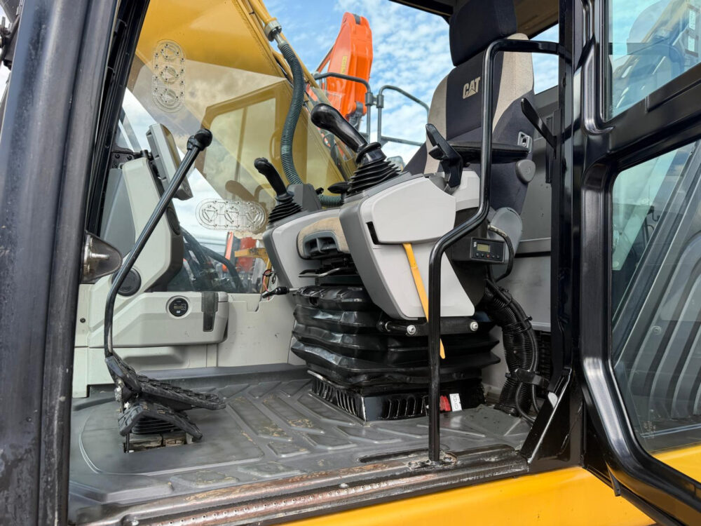 caterpillar-324-e-rupsgraafmachine-2