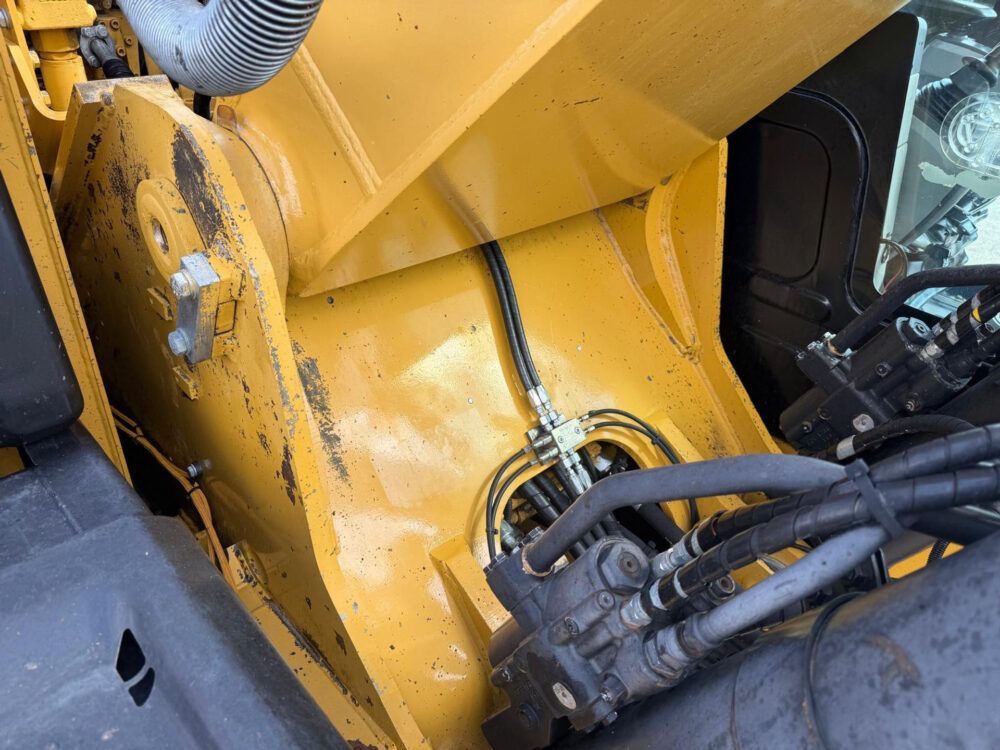 caterpillar-324-e-rupsgraafmachine-2