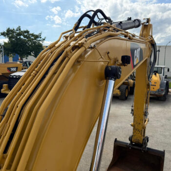 caterpillar-324-e-rupsgraafmachine-2