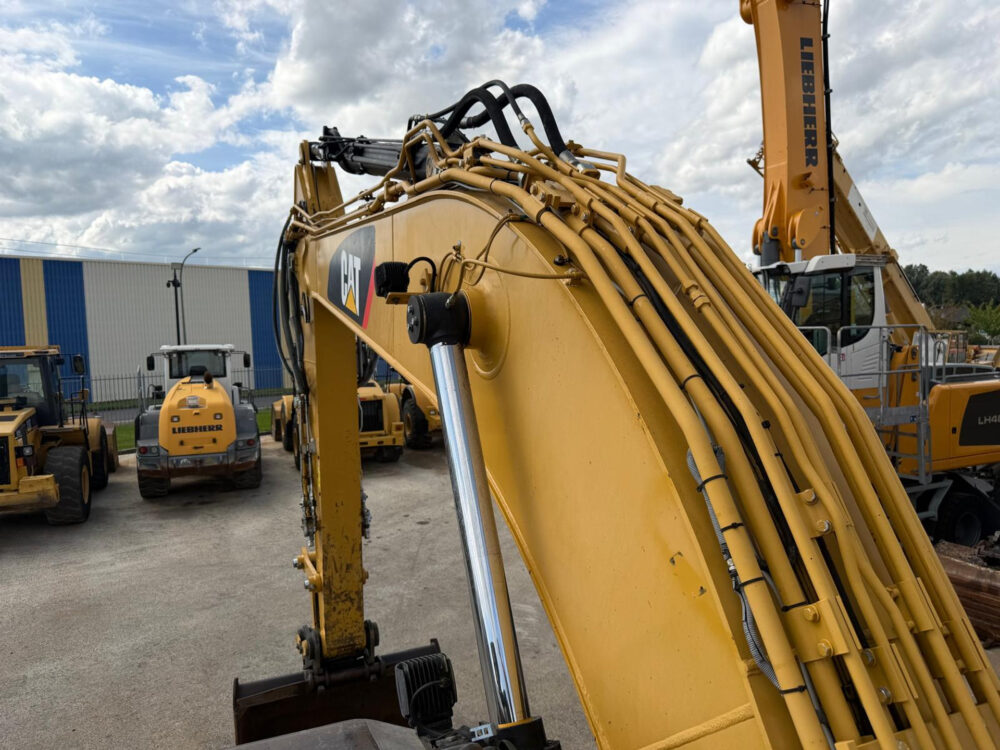 caterpillar-324-e-rupsgraafmachine-2