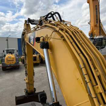 caterpillar-324-e-rupsgraafmachine-2