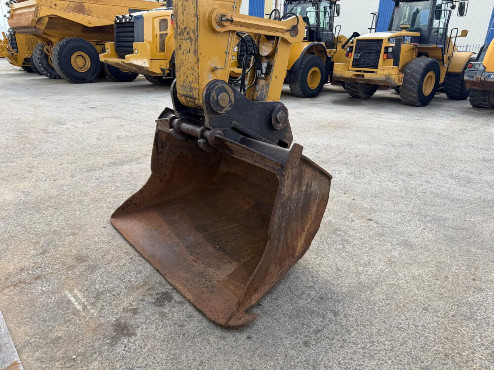 caterpillar-324-e-rupsgraafmachine-2