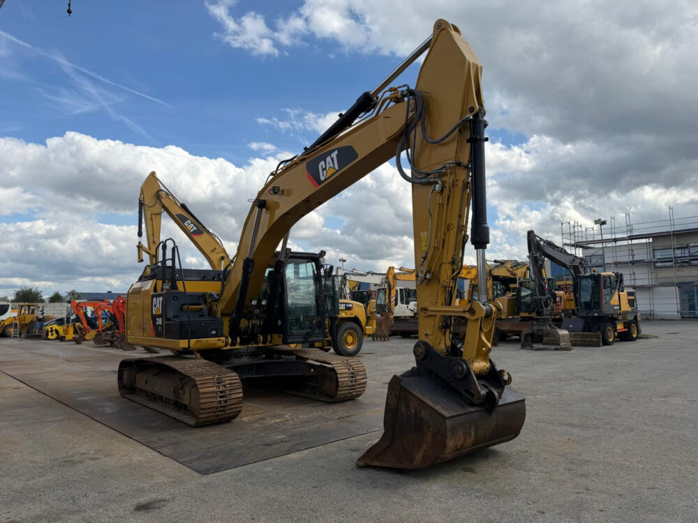 caterpillar-324-e-rupsgraafmachine-2