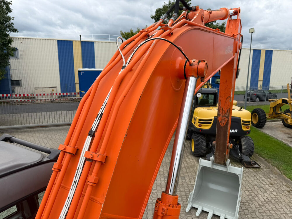 hitachi-zx210-lc-1-rupsgraafmachine