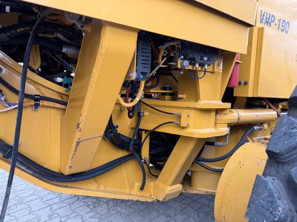 caterpillar-140k-grader-2