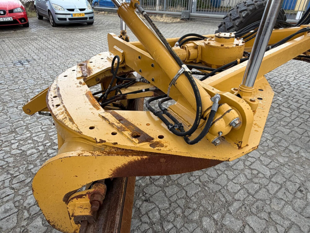 caterpillar-140k-grader-2