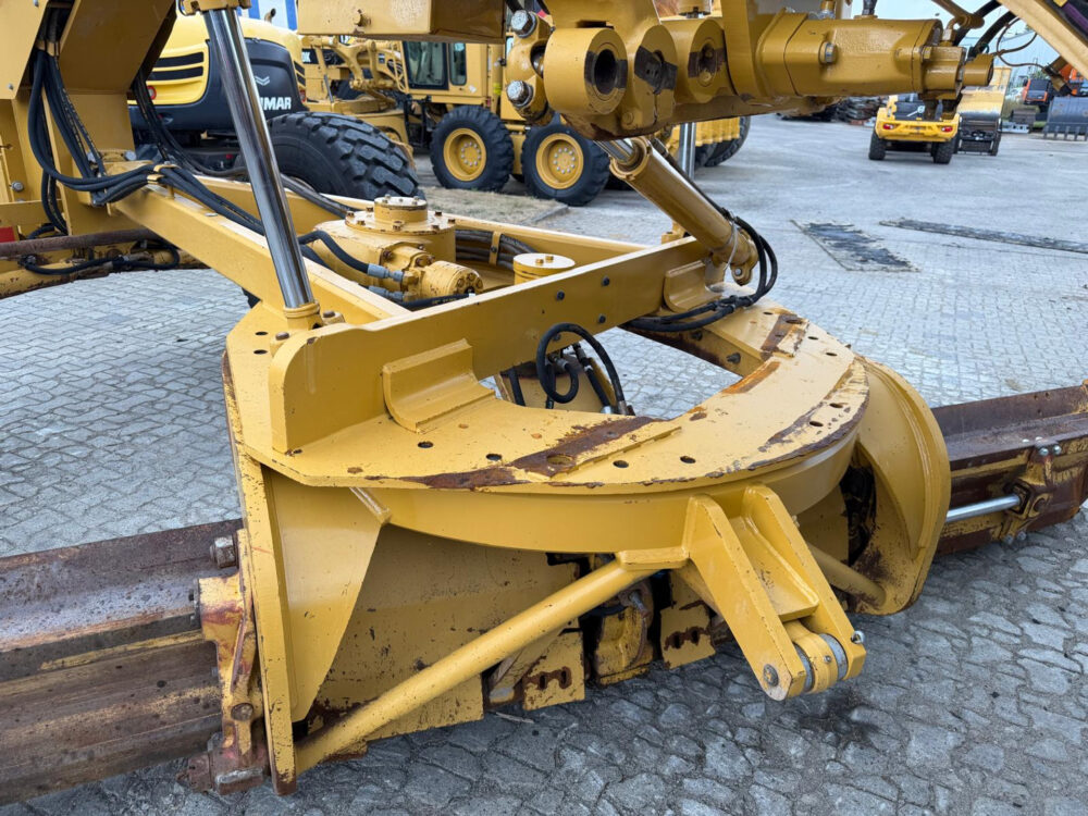 caterpillar-140k-grader-2