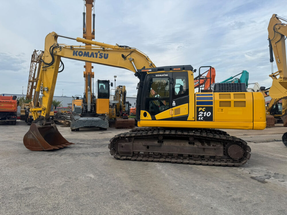 komatsu-pc210-11-rupsgraafmachine