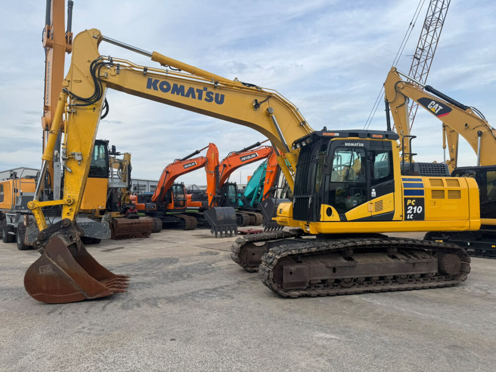 komatsu-pc210-11-rupsgraafmachine