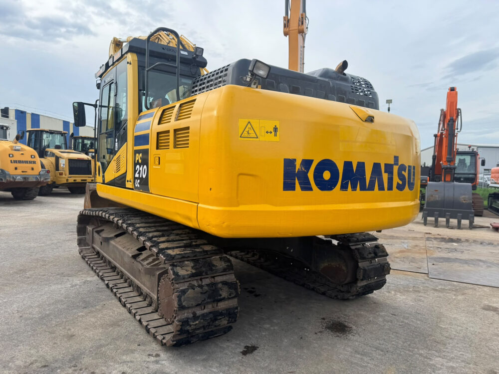 komatsu-pc210-11-rupsgraafmachine