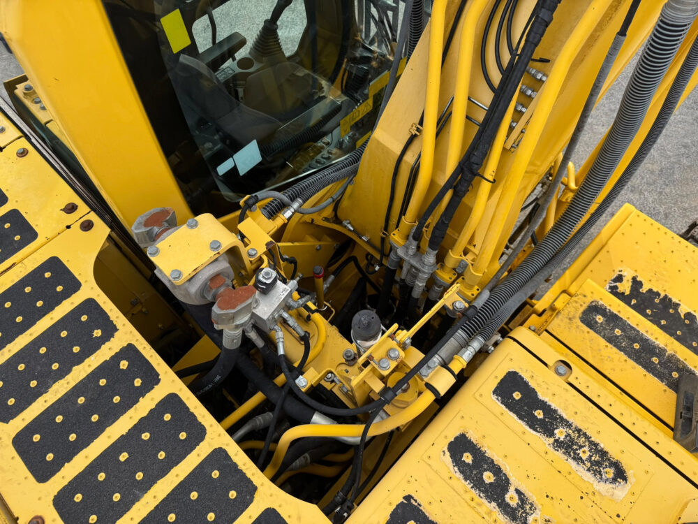 komatsu-pc210-11-rupsgraafmachine