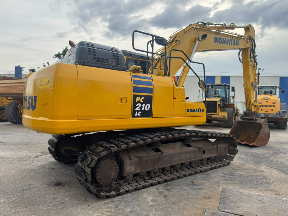 komatsu-pc210-11-rupsgraafmachine