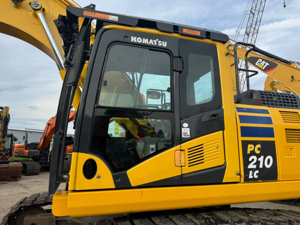 komatsu-pc210-11-rupsgraafmachine