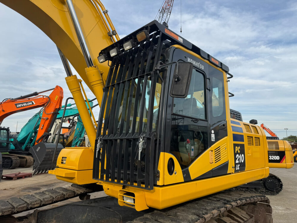 komatsu-pc210-11-rupsgraafmachine