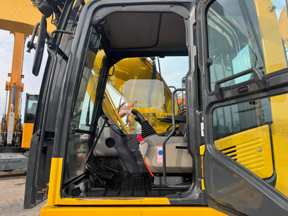 komatsu-pc210-11-rupsgraafmachine