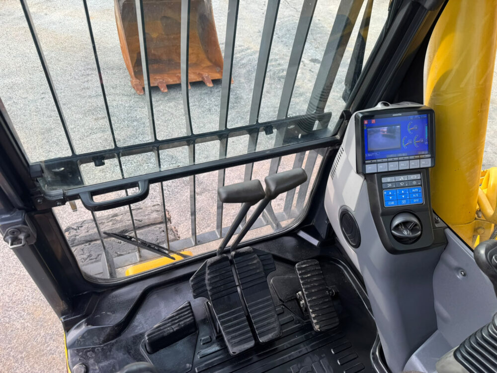 komatsu-pc210-11-rupsgraafmachine