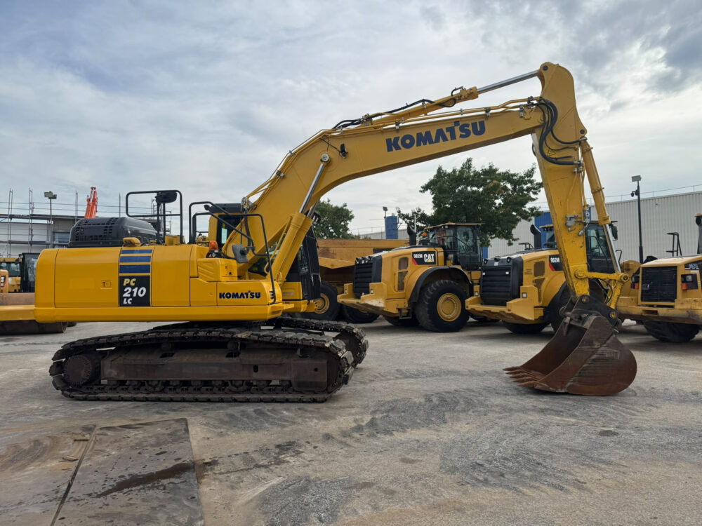 komatsu-pc210-11-rupsgraafmachine