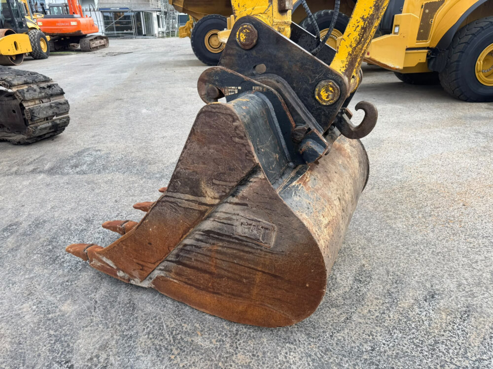 komatsu-pc210-11-rupsgraafmachine