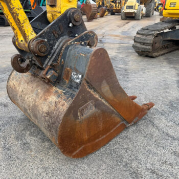 komatsu-pc210-11-rupsgraafmachine