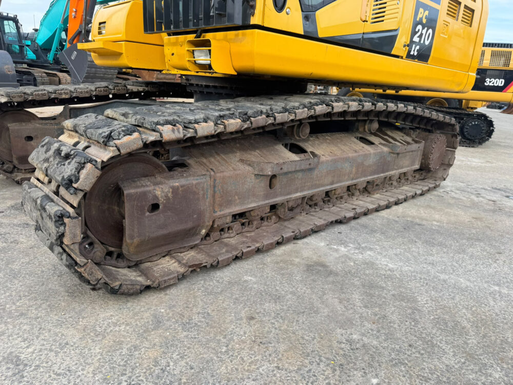 komatsu-pc210-11-rupsgraafmachine