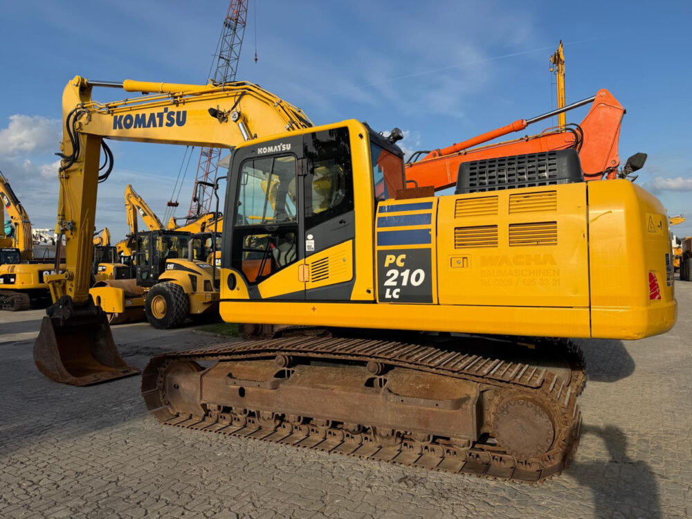 komatsu-pc210-11-rupsgraafmachine