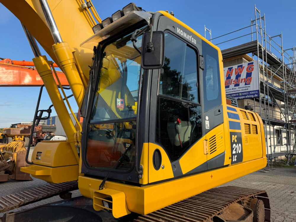 komatsu-pc210-11-rupsgraafmachine