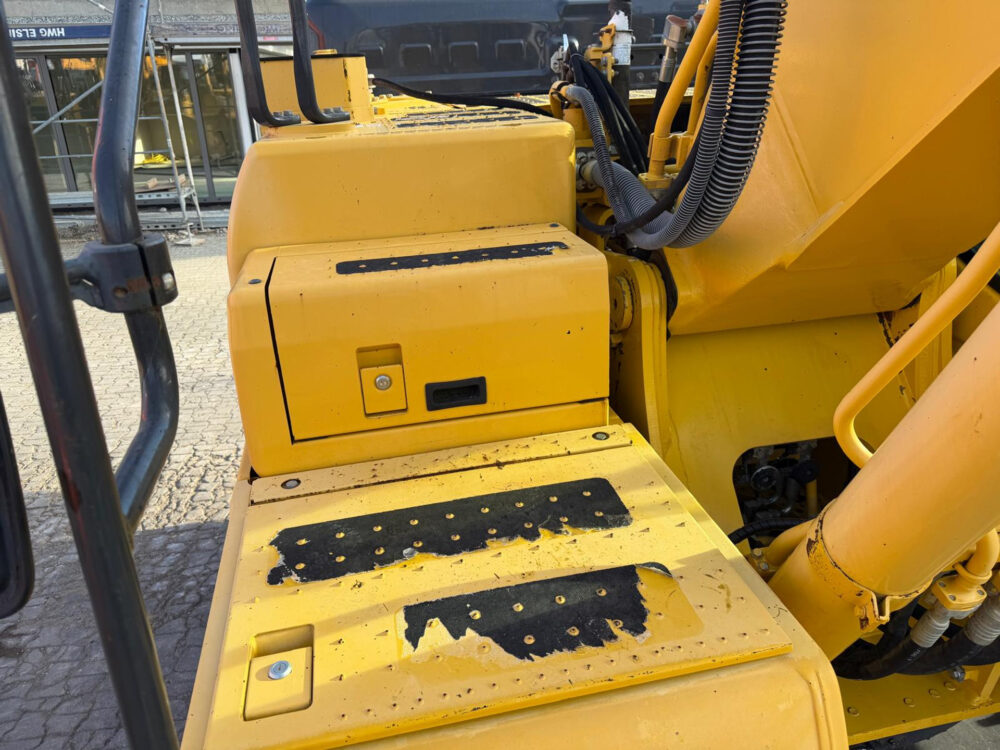 komatsu-pc210-11-rupsgraafmachine