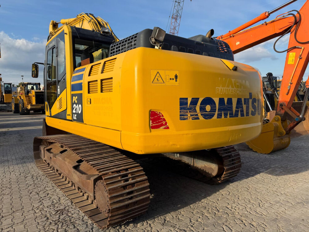 komatsu-pc210-11-rupsgraafmachine