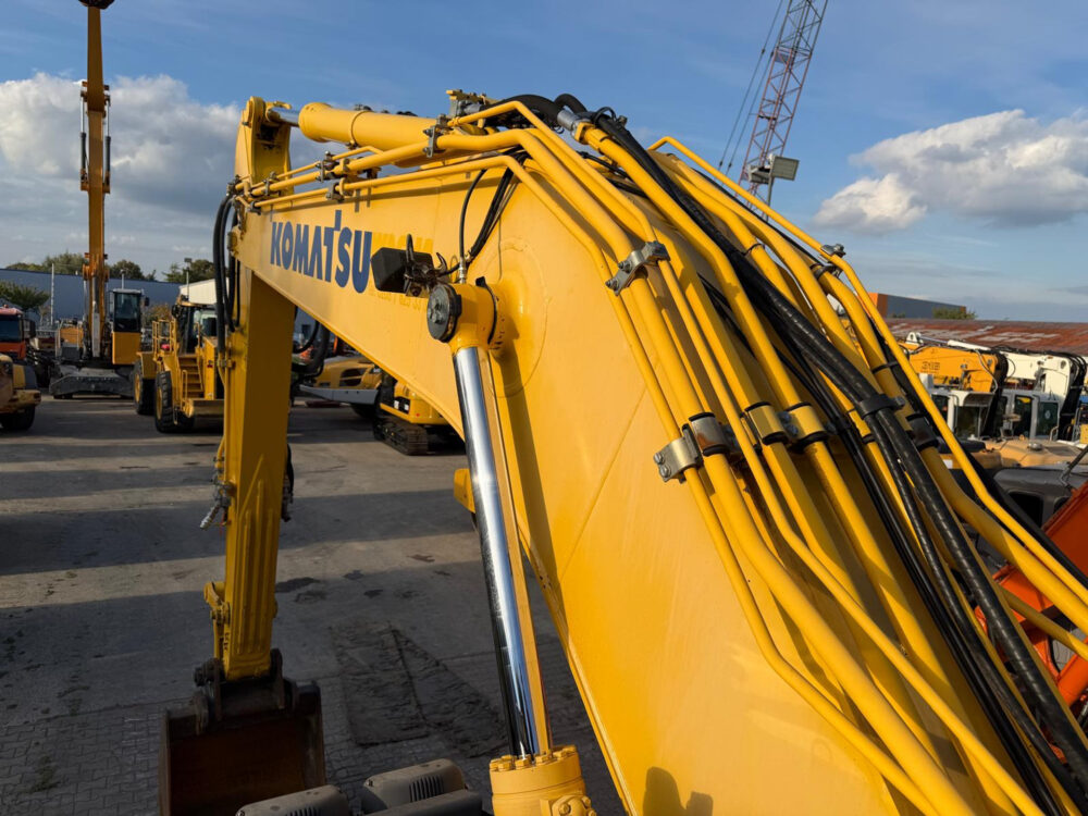 komatsu-pc210-11-rupsgraafmachine