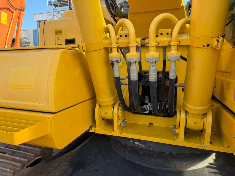 komatsu-pc210-11-rupsgraafmachine