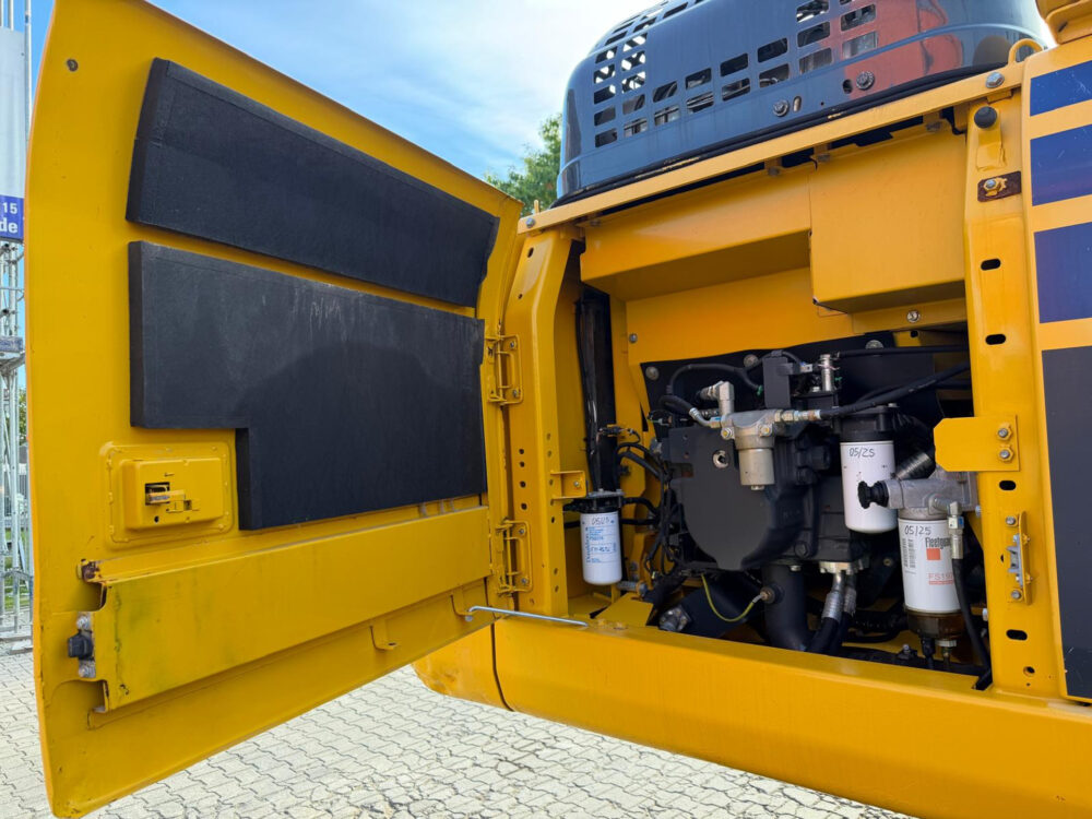 komatsu-pc210-11-rupsgraafmachine