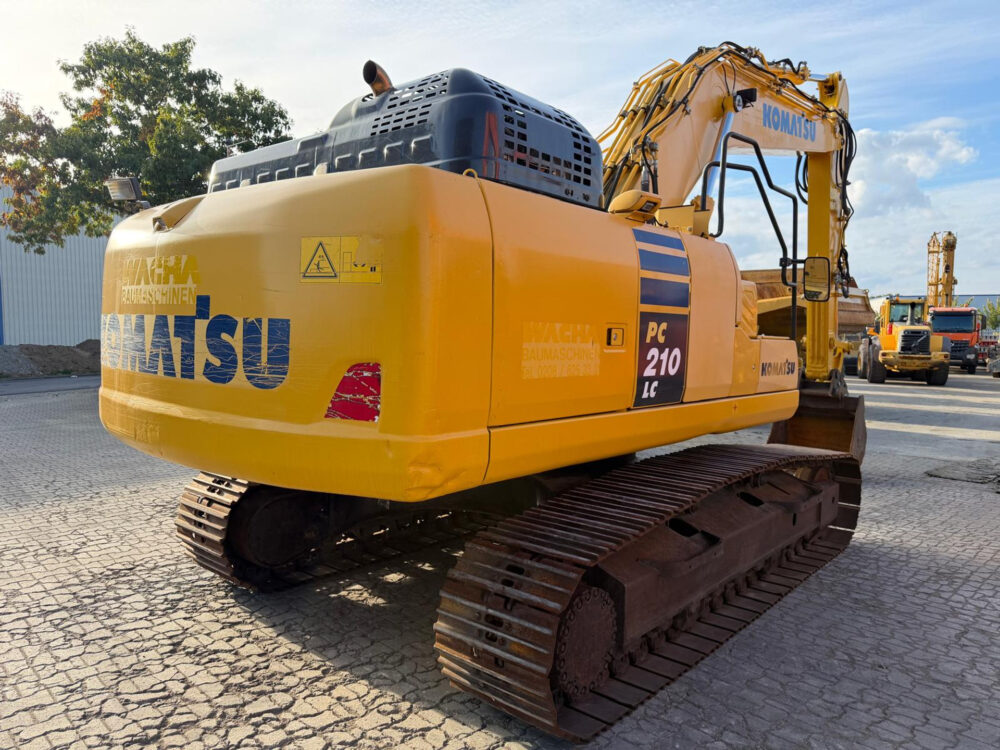 komatsu-pc210-11-rupsgraafmachine
