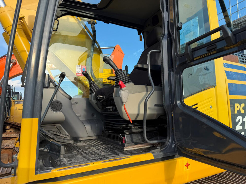 komatsu-pc210-11-rupsgraafmachine