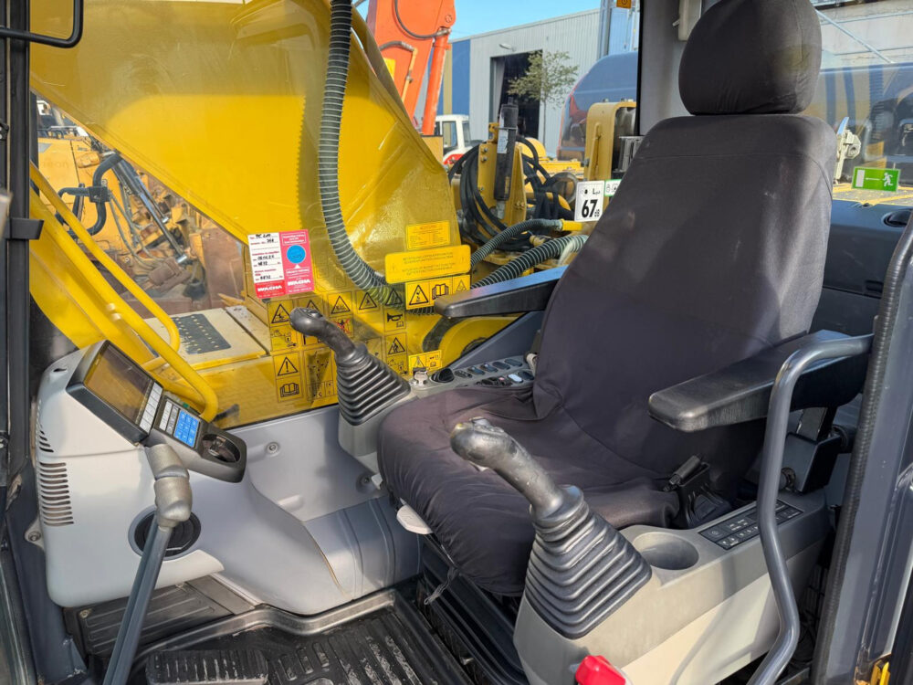 komatsu-pc210-11-rupsgraafmachine