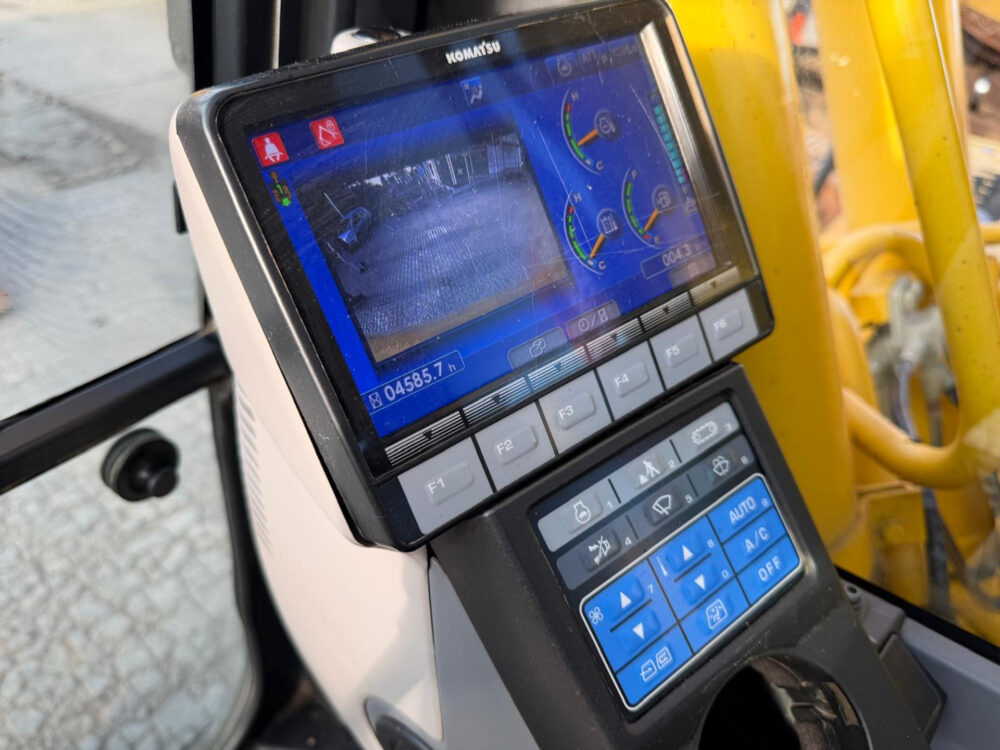 komatsu-pc210-11-rupsgraafmachine